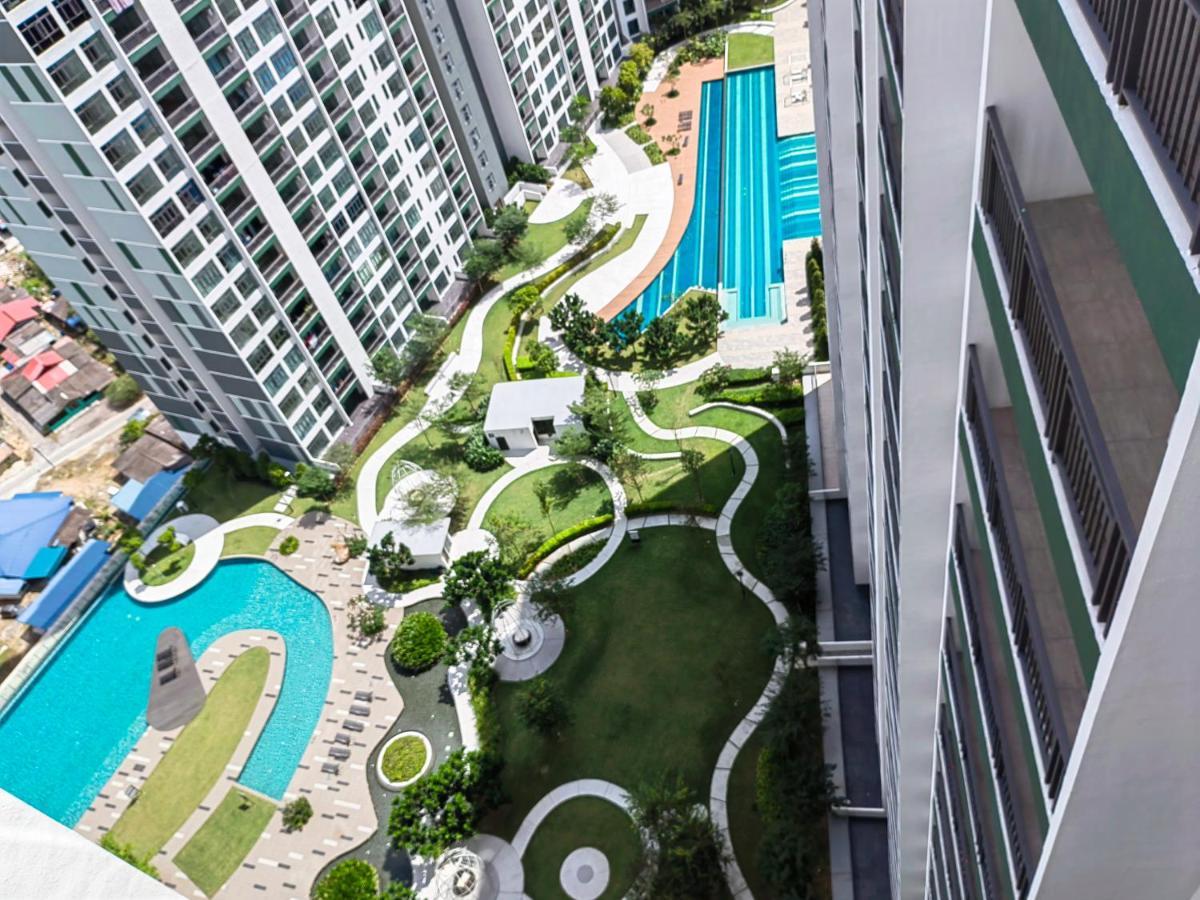 8Scape Residences Batman Vs Ironman@Lsy Home & Leisure Джохор-Бару Экстерьер фото