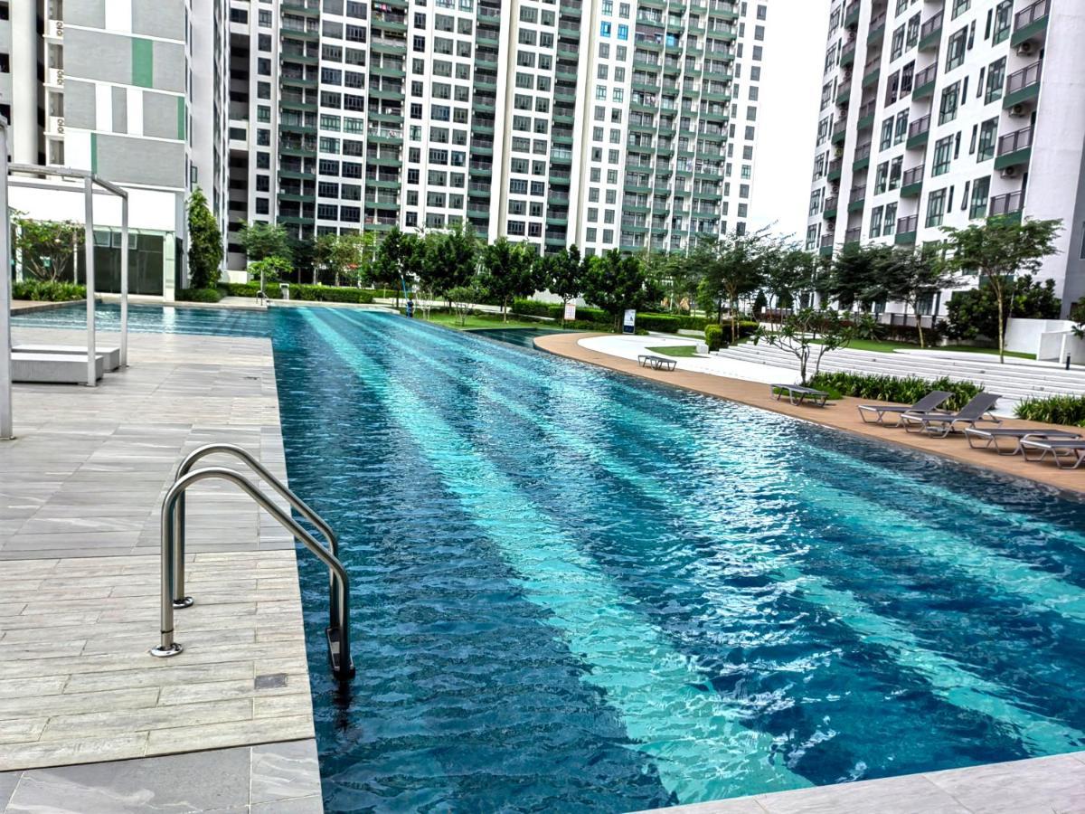 8Scape Residences Batman Vs Ironman@Lsy Home & Leisure Джохор-Бару Экстерьер фото