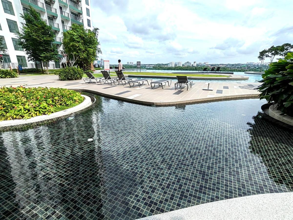 8Scape Residences Batman Vs Ironman@Lsy Home & Leisure Джохор-Бару Экстерьер фото