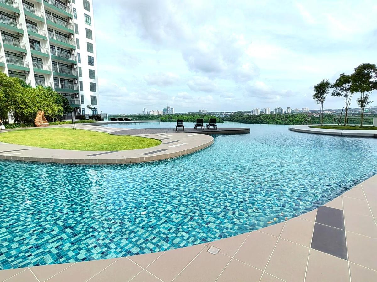 8Scape Residences Batman Vs Ironman@Lsy Home & Leisure Джохор-Бару Экстерьер фото
